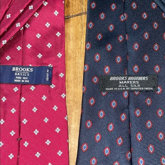 Brooks Brothers Elegant Red and Blue Patterned Ties - Picture 3 of 3